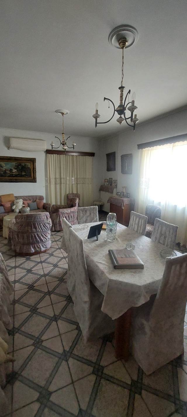 (For Sale) Residential Building ||  West Attica/Zefiri - 313 Sq.m, 2 Bedrooms, 190.000€ 