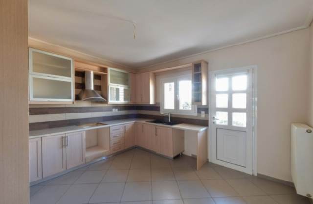 (Προς Πώληση) Κατοικία Μεζονέτα || Ανατολική Αττική/Μαρκόπουλο Μεσογαίας - 240 τ.μ, 3 Υ/Δ, 225.000€ 